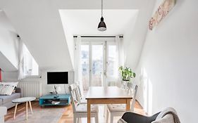 Relax Into Loft Living At A Light-Filled City Escape
